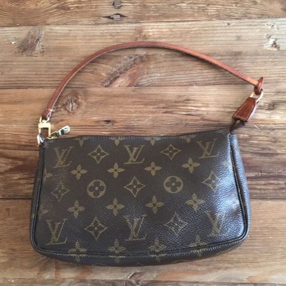 Louis Vuitton Handbags - Louis Vuitton Monogram Pochette